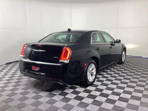 2015 Chrysler 300 Limited