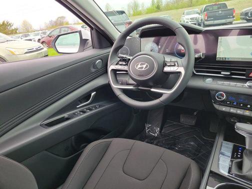 2025 Hyundai ELANTRA SEL