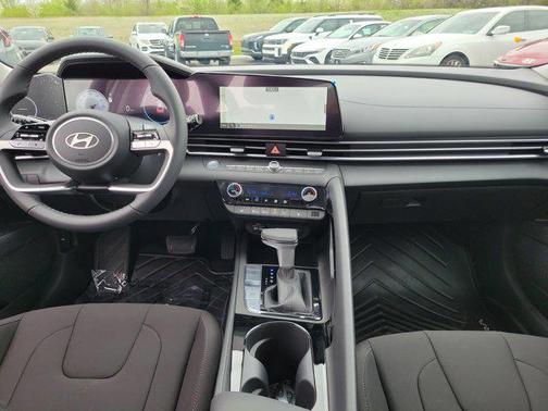 2025 Hyundai ELANTRA SEL