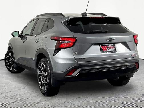 Sterling Gray Metallic 2025 Chevrolet Trax FWD 2RS