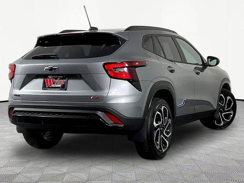 Sterling Gray Metallic 2025 Chevrolet Trax FWD 2RS