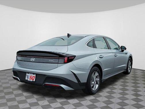 2025 Hyundai SONATA SE