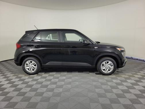 Onyx Black 2026 Hyundai VENUE SE