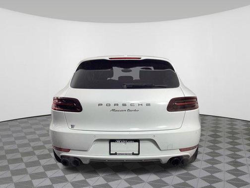 2015 Porsche Macan Turbo