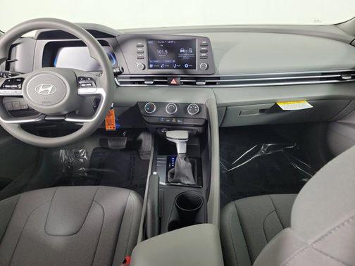 Abyss Black 2026 Hyundai ELANTRA SE
