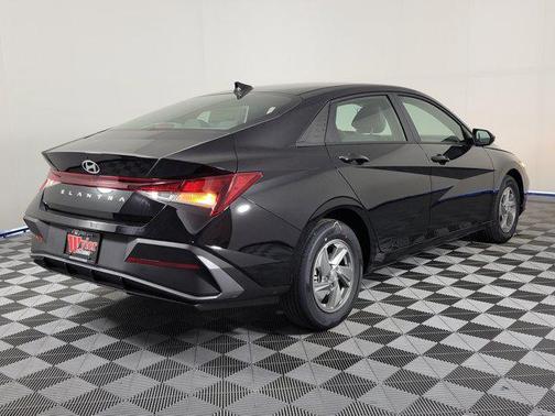 Abyss Black 2026 Hyundai ELANTRA SE