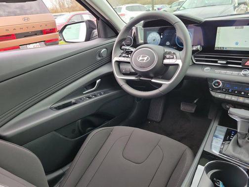 2025 Hyundai ELANTRA SEL