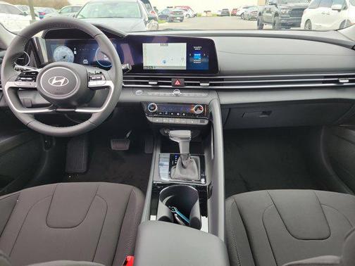 2025 Hyundai ELANTRA SEL