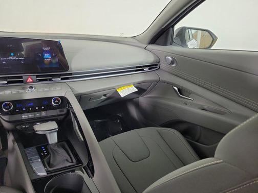2025 Hyundai ELANTRA HEV SEL Sport