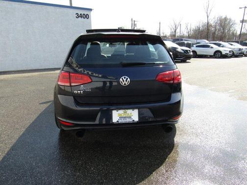 2016 Volkswagen Golf GTI 2.0T SE 4-Door