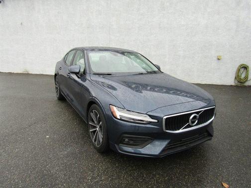 2021 Volvo S60 T5 Momentum