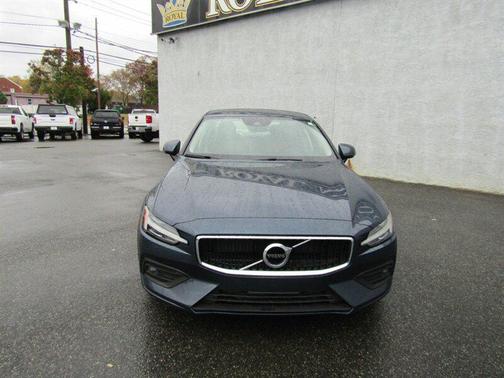 2021 Volvo S60 T5 Momentum