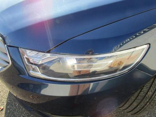 2017 Ford Taurus SE