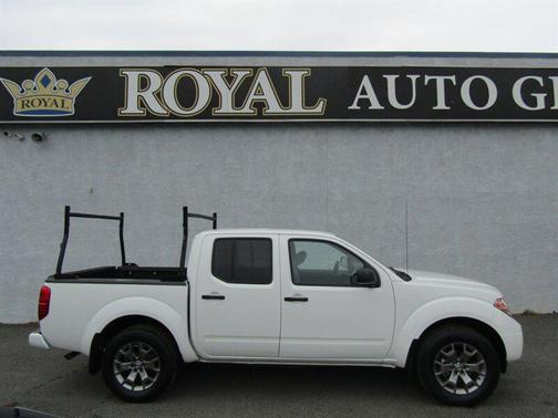 Magnetic Black Pearl 2020 Nissan Frontier SV