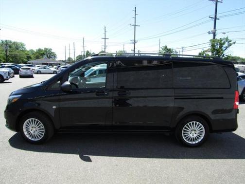 2017 Mercedes-Benz Metris Base