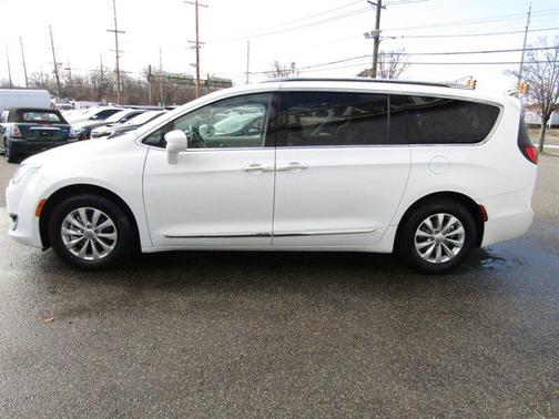 2018 Chrysler Pacifica Touring-L