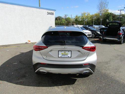 2018 INFINITI QX30 Premium