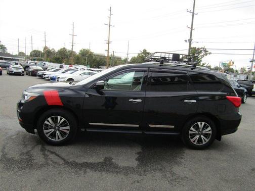 2017 Nissan Pathfinder SL