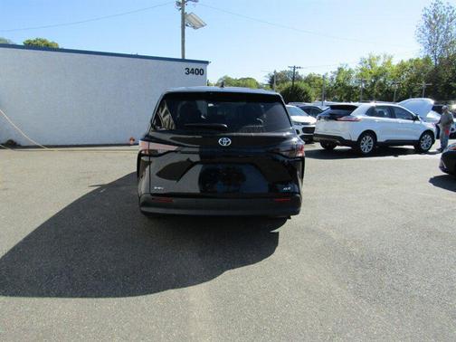 2025 Toyota Sienna XLE 8 Passenger