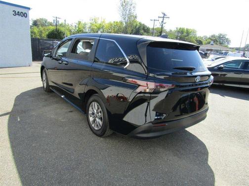 2025 Toyota Sienna XLE 8 Passenger