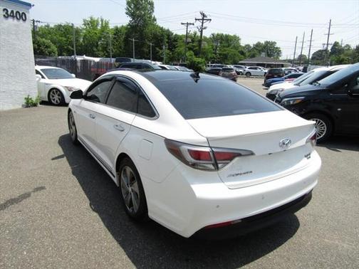 2017 Hyundai SONATA Hybrid Limited