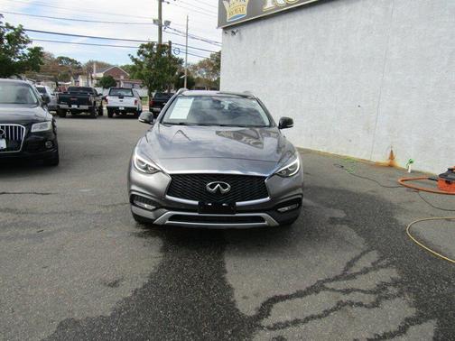 2018 INFINITI QX30 Premium