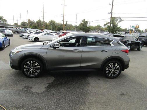 2018 INFINITI QX30 Premium