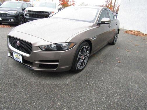 2017 Jaguar XE 35t Premium