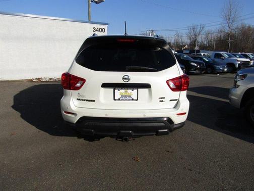 2018 Nissan Pathfinder SL