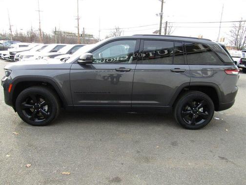 2022 Jeep Grand Cherokee Altitude