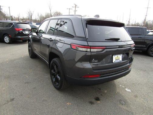 2022 Jeep Grand Cherokee Altitude