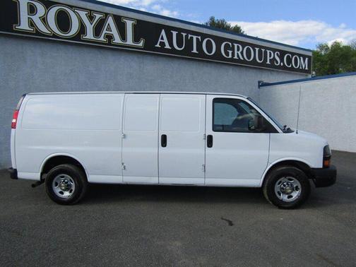 Summit White 2018 Chevrolet Express 2500 Work Van
