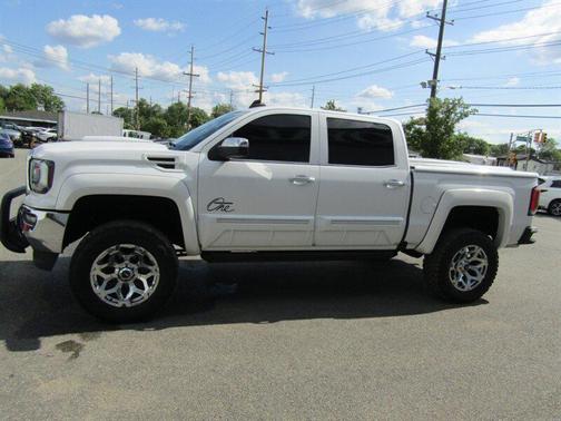 White Frost Tricoat 2018 GMC Sierra 1500 SLT