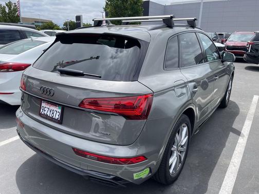 Chronos Gray Metallic 2023 Audi Q5 e 55 S line Premium Plus