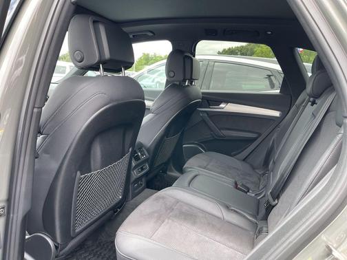 Chronos Gray Metallic 2023 Audi Q5 e 55 S line Premium Plus