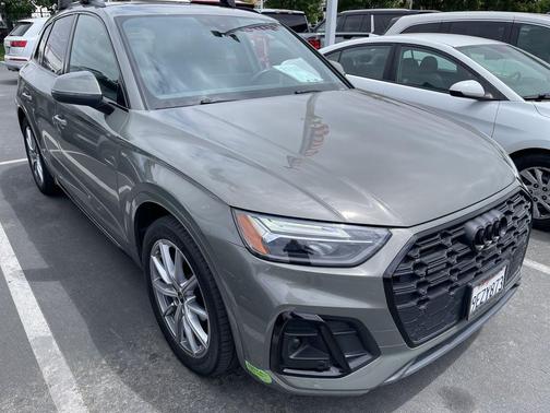 Chronos Gray Metallic 2023 Audi Q5 e 55 S line Premium Plus