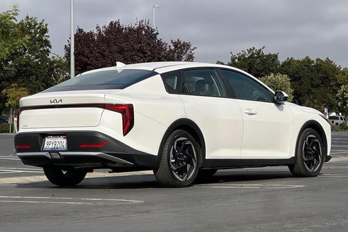 2025 Kia K4 EX