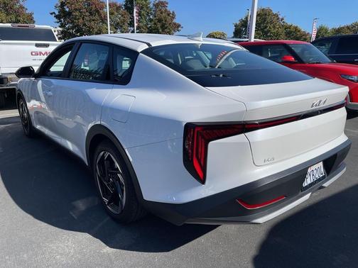 2025 Kia K4 EX