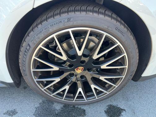 2025 Porsche Panamera 