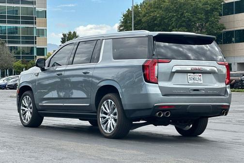 Sterling Metallic 2023 GMC Yukon XL Denali