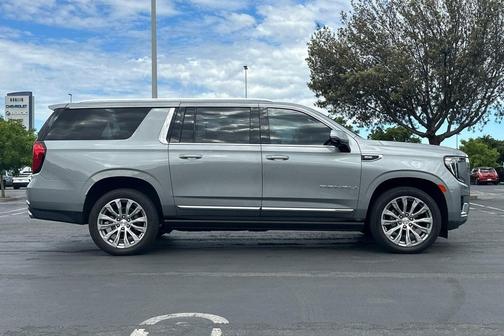 Sterling Metallic 2023 GMC Yukon XL Denali