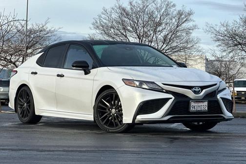 2024 Toyota Camry Hybrid SE