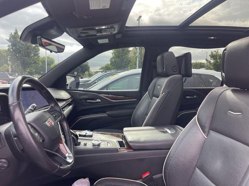 Crystal White Tricoat 2021 Cadillac Escalade ESV Premium Luxury