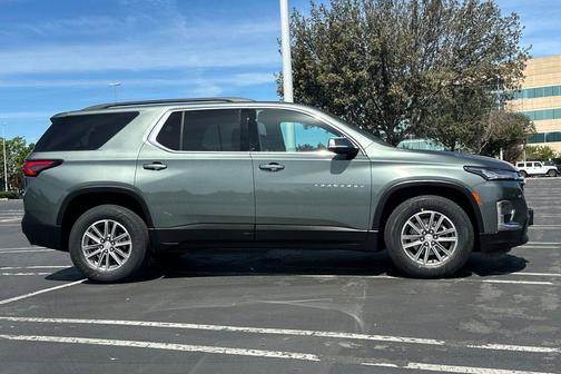 Silver Sage Metallic 2023 Chevrolet Traverse LT Cloth