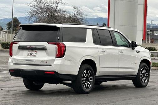 2023 GMC Yukon XL 4WD AT4