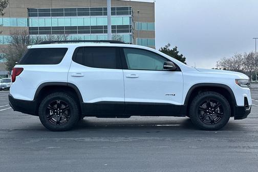 2022 GMC Acadia AWD AT4
