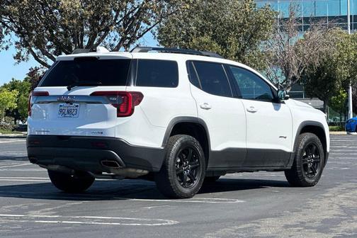 Summit White 2023 GMC Acadia AWD AT4
