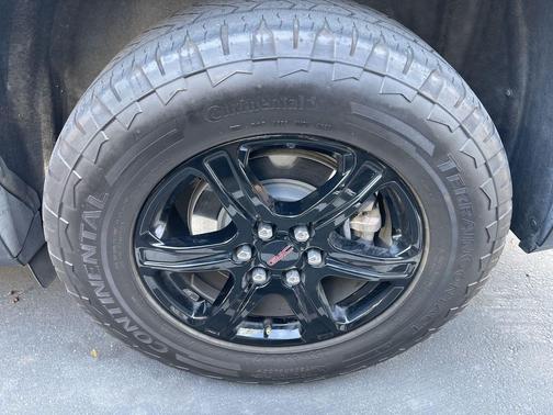 Summit White 2023 GMC Acadia AWD AT4