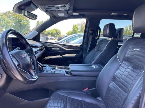Crystal White Tricoat 2023 Cadillac Escalade ESV Sport Platinum