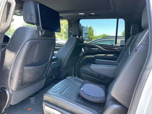 Crystal White Tricoat 2023 Cadillac Escalade ESV Sport Platinum
